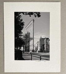 Flatiron Building Photograph – By Alex Leykin. Signed By The Artist 8×10